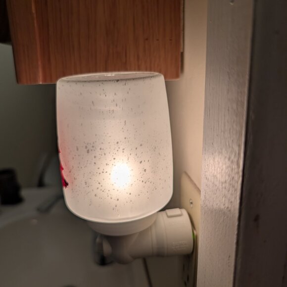 Scentsy Pine For Plaid mini plug in Warmer - Picture 2 of 8